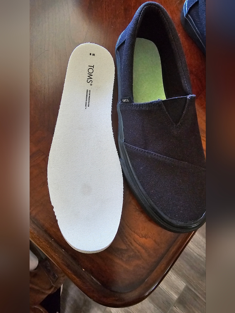 TOMS Classic Slip-ons in Black Canvas Womens Size 8 EUC - Picture 11 of 16